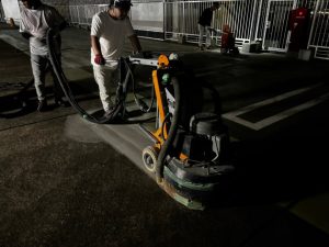 屋上駐車場/研磨仕上げおよび目地撤去-神奈川県