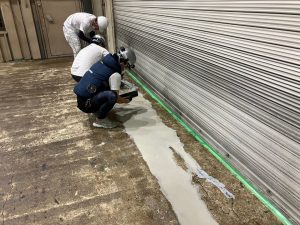 機械製造工場/劣化床の高強度材不陸調整+エポキシ樹脂厚塗り仕上げ-埼玉県