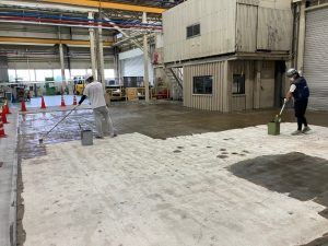 機械製造工場/劣化床の高強度材不陸調整+エポキシ樹脂厚塗り仕上げ-埼玉県