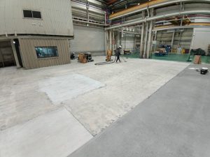 機械製造工場/劣化床の高強度材不陸調整+エポキシ樹脂厚塗り仕上げ-埼玉県