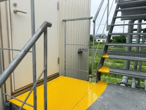 食品工場/ドア開閉安全対策黄色塗装工事-栃木県