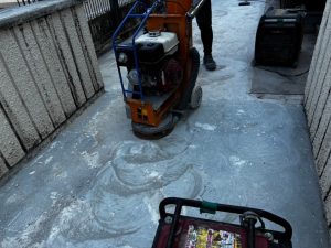 役場/既存FRP防水下地処理および仮防水-群馬県