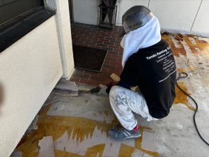 役場/既存FRP防水下地処理および仮防水-群馬県