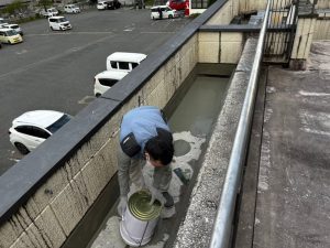 役場/既存FRP防水下地処理および仮防水-群馬県