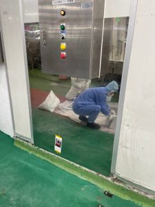 食品工場/巾木塗装+SUS取り付け-群馬県