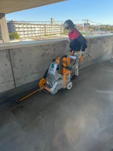 車販売店/防水材撤去-東京都