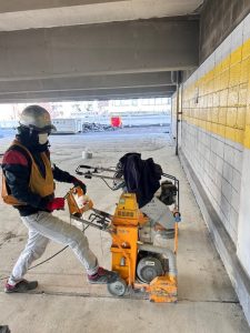 商業施設駐車場/ウレタン防水撤去､剥がし､研磨､ハツリ､アスコン撤去-東京都